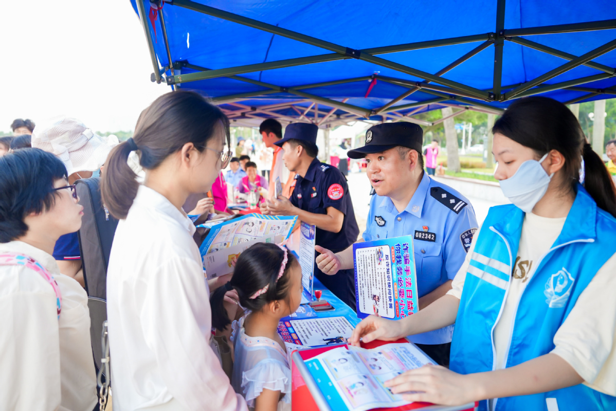 “反诈鹞子”飞入地！珠海“金融教育饱吹月”行动推开帷幕