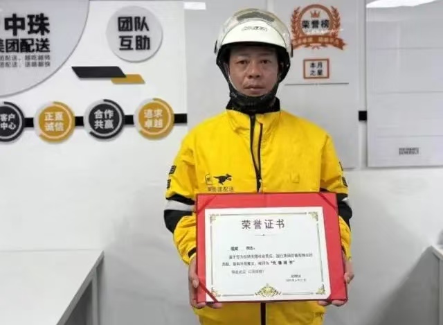 多看一眼，拉回一个绝望少年！珠海外卖小哥凌晨救下轻生者…
